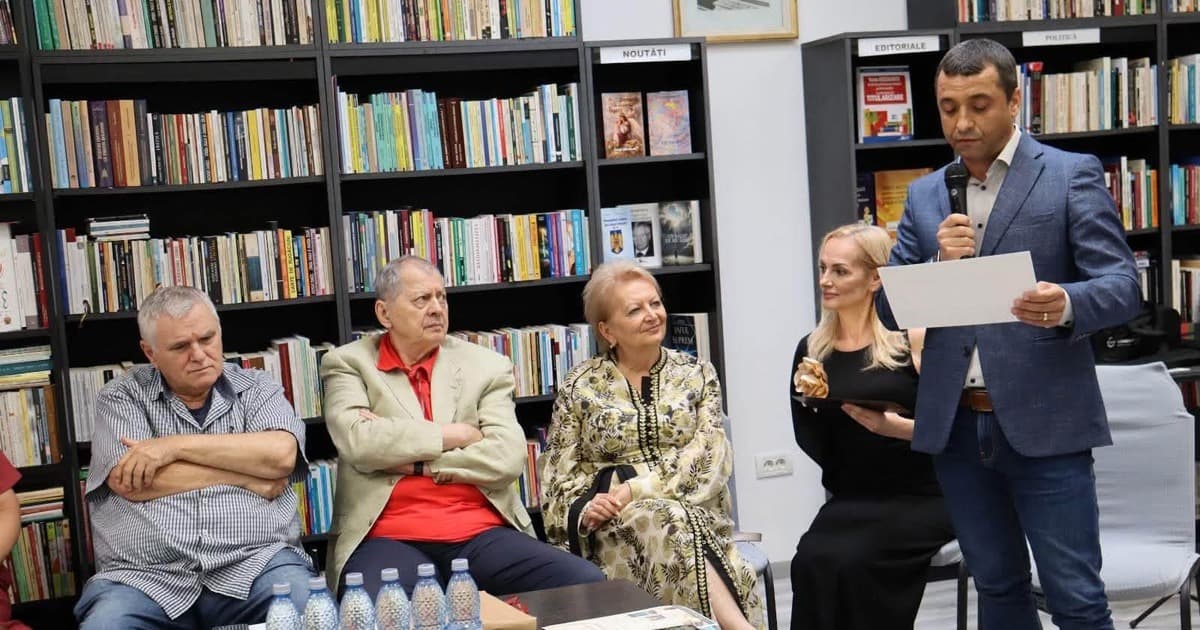 Florin Piper-Savu, omul discret de la CJ Teleorman, prezent la Gala scriitorilor.