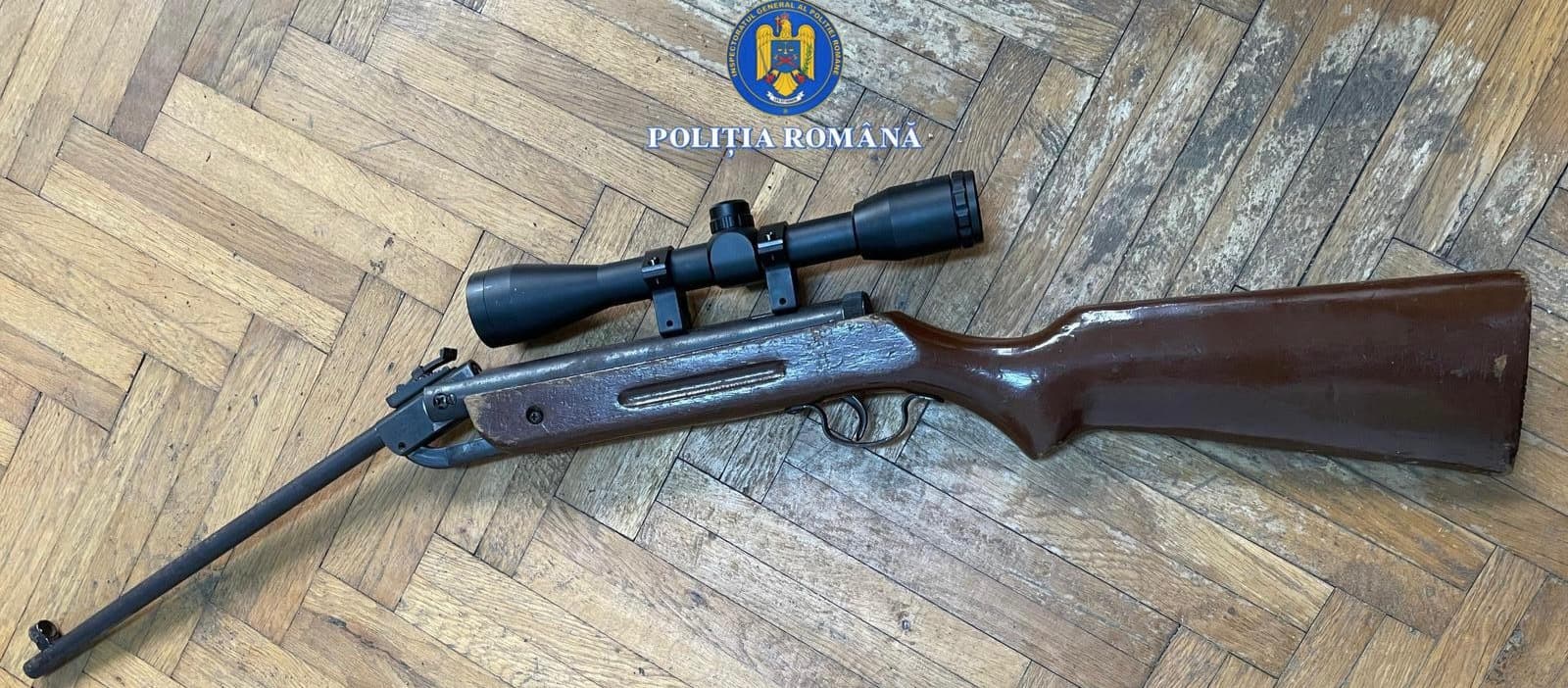 Doi bărbați reținuți pentru braconaj cinegetic în Teleorman. Polițiștii au găsit armă și muniție