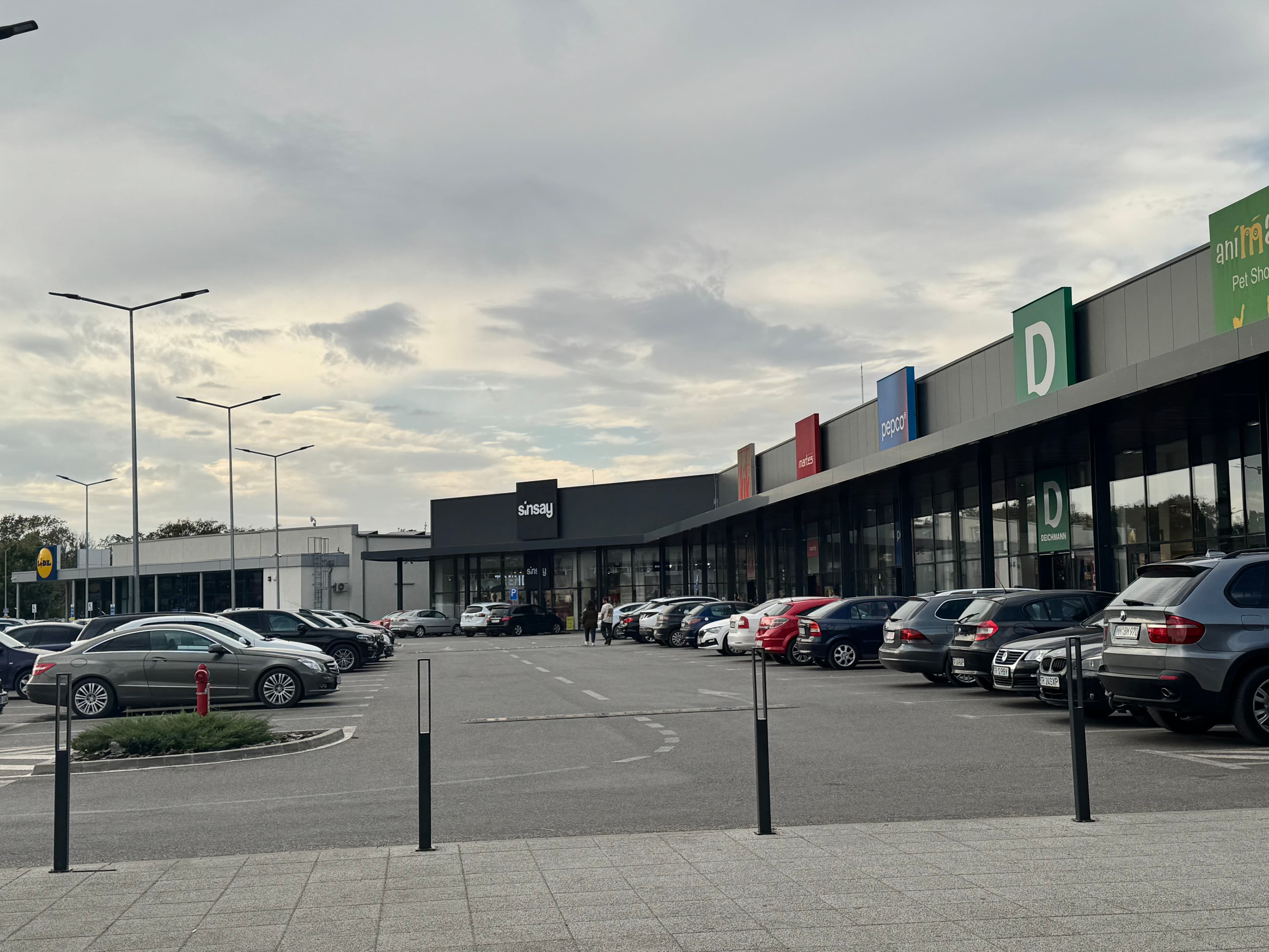 Două viteze în România: statul care amână și privatul care construiește