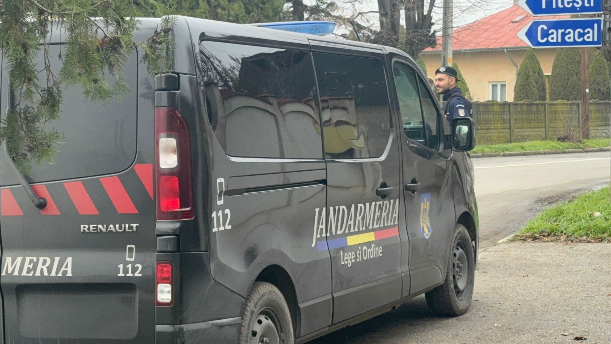 Statul în stradă. Autoritatea, în derivă