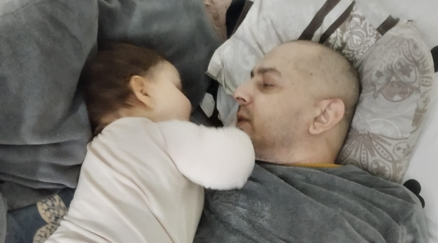 Lupta unui tată de 37 de ani cu o boală nemiloasă. Bogdan are din nou nevoie de ajutor