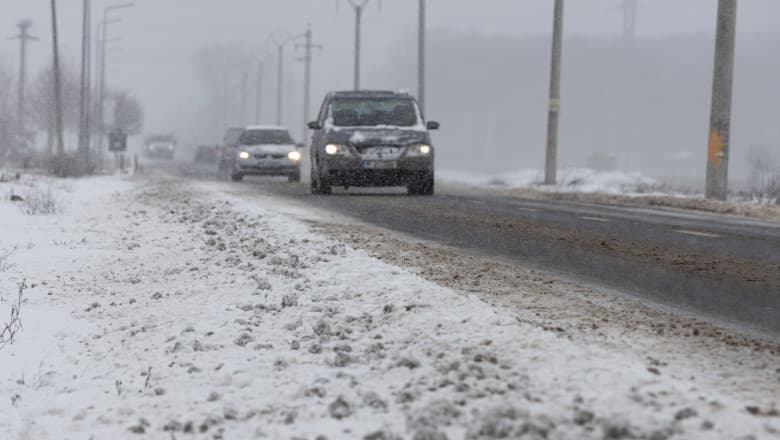 Recomandările polițiștilor pentru siguranța participanților la trafic, în contextul condițiilor meteo din Teleorman