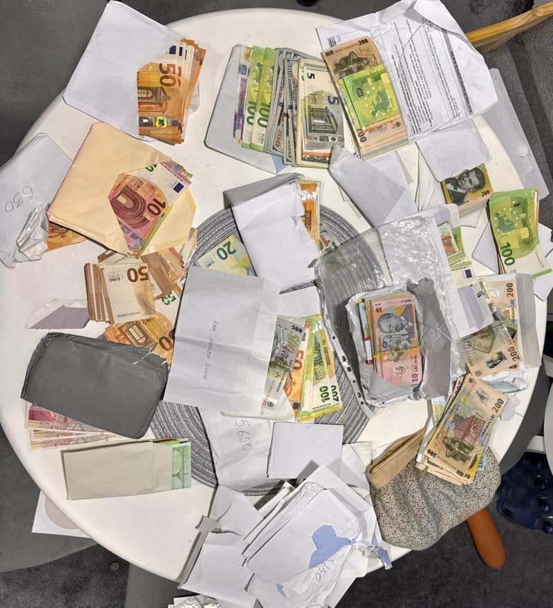 Managerul Spitalului din Caransebeș, reținut de DNA pentru luare de mită