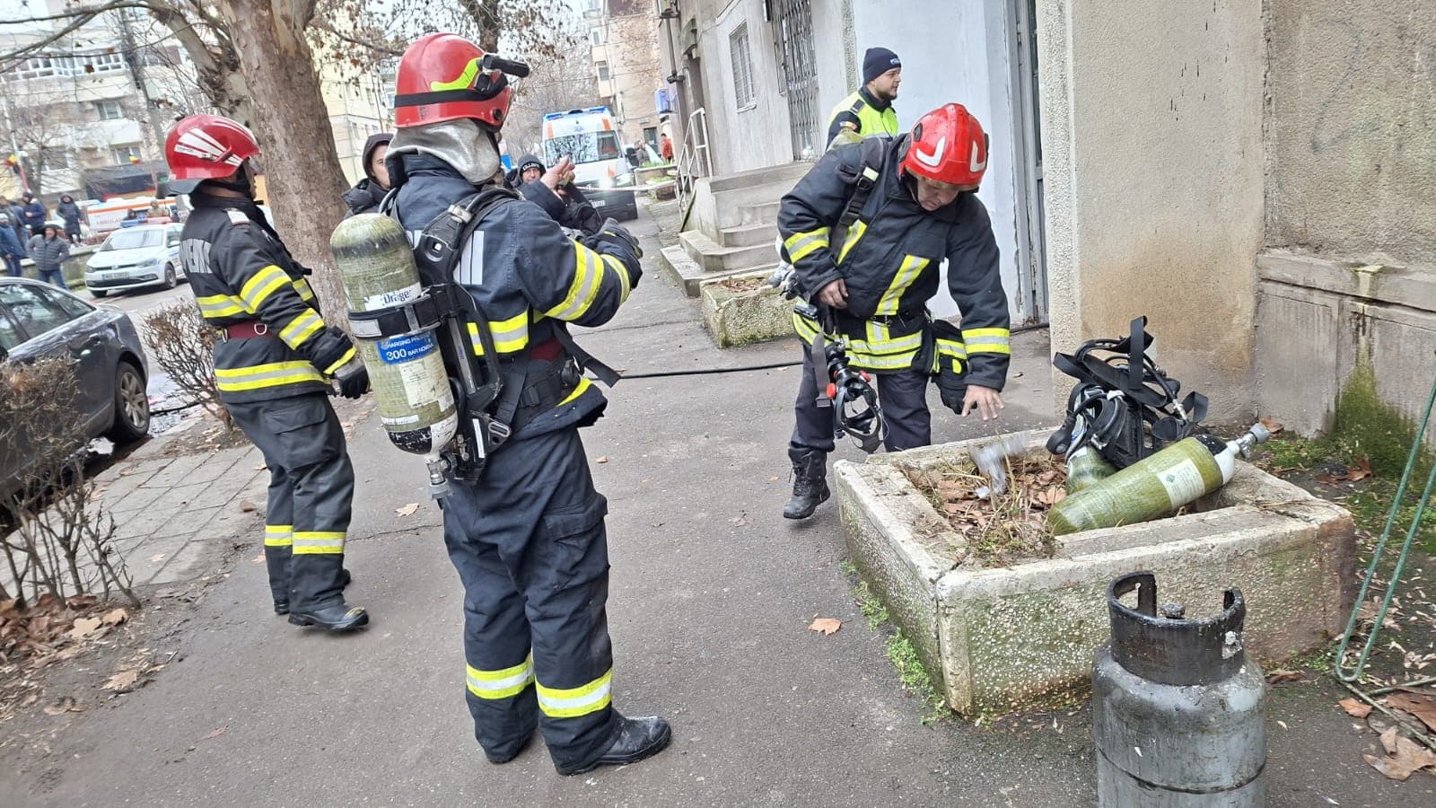 Incendiu puternic într-un apartament din Zimnicea: trei persoane evacuate, cauza – scurtcircuit electric