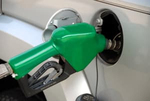Guvernul declară criză pe piața carburanților: plafonare de prețuri și restricții la export