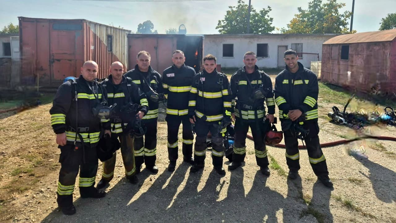 Pompieri din România și Bulgaria, la antrenament în Videle: 17 participanți la exerciții pentru stingerea incendiilor