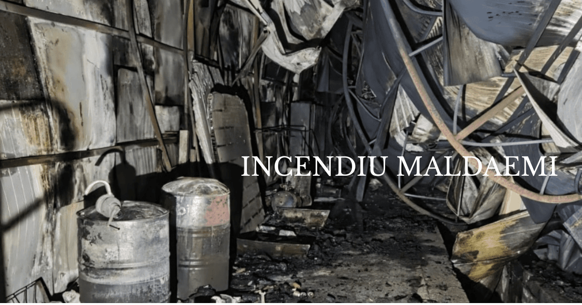 Incendiu puternic la un garaj auto din Măldăeni. Pompierii au intervenit cu trei autospeciale