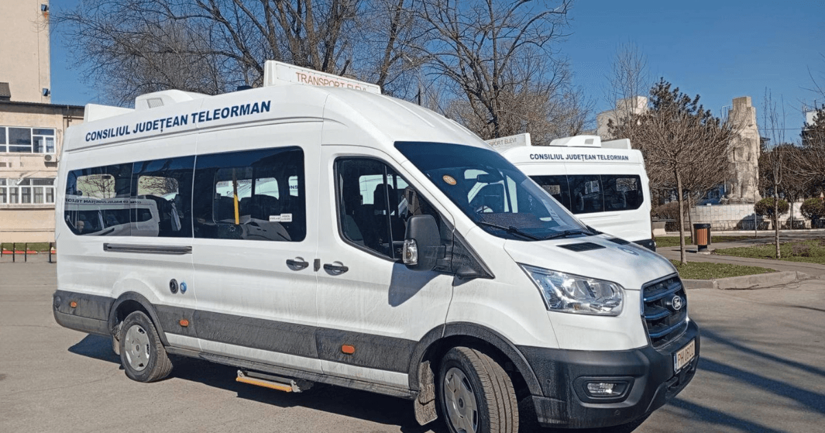 Transport școlar modern în Teleorman: 19 microbuze electrice noi au ajuns în comunele din județ