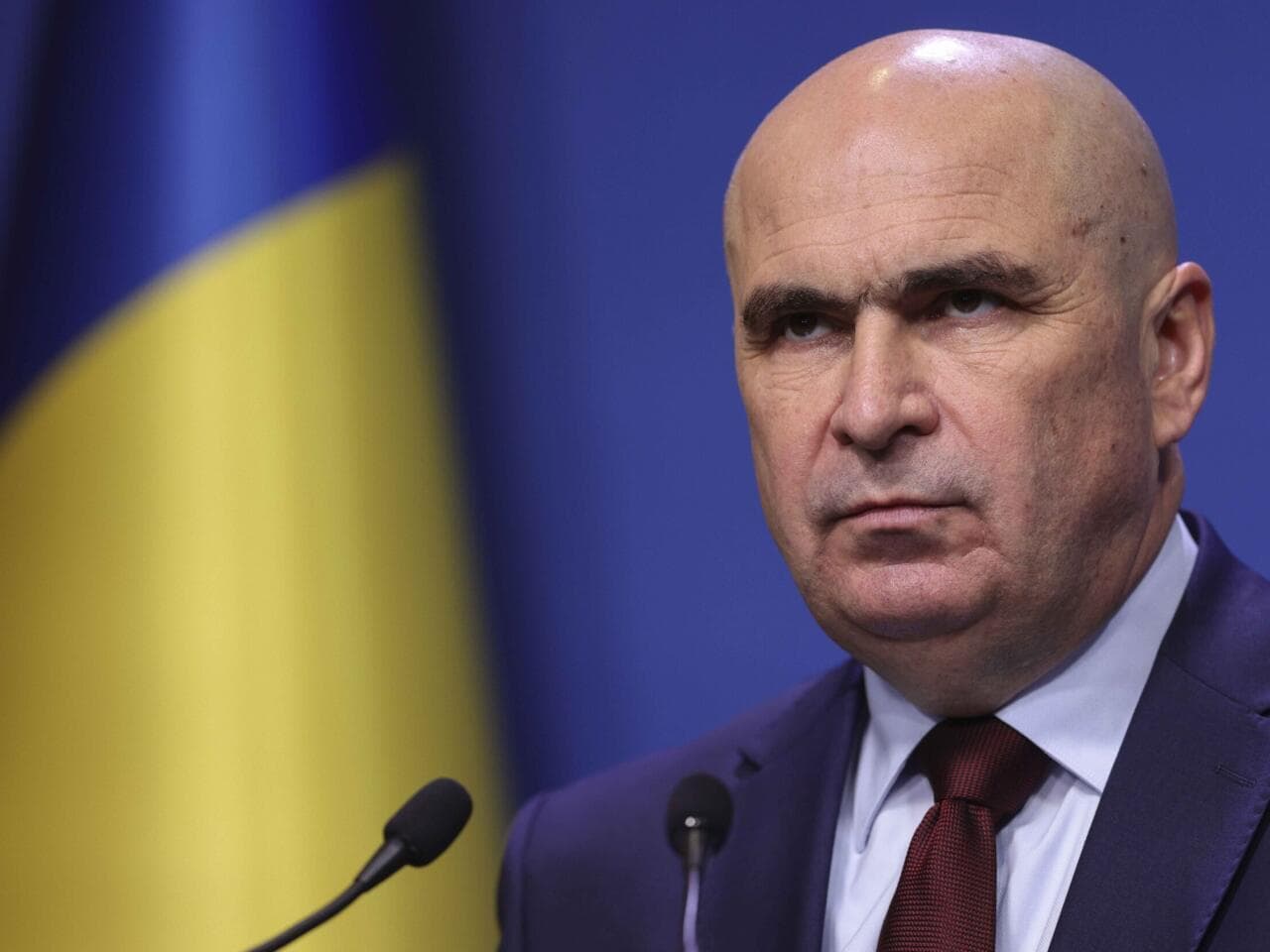Premierul Bolojan, singur împotriva sistemului