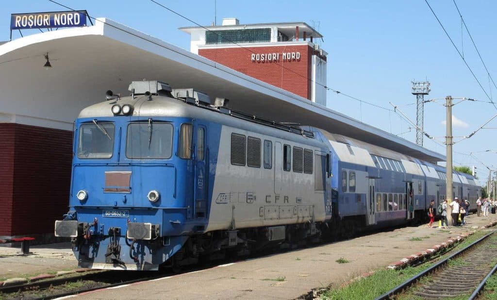 Modernizarea liniei de cale ferată București – Roșiori de Nord, pe agenda Guvernului / Viteză de 200 km/h pe 60% din traseu