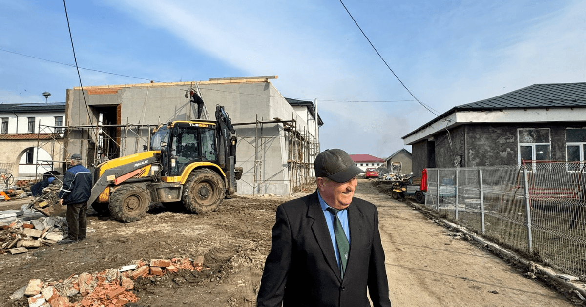  Zâmbreasca: Comuna cu primărie din sticlă și primar pe șantier. „Vreți să știți ce facem? Veniți cu mine!”