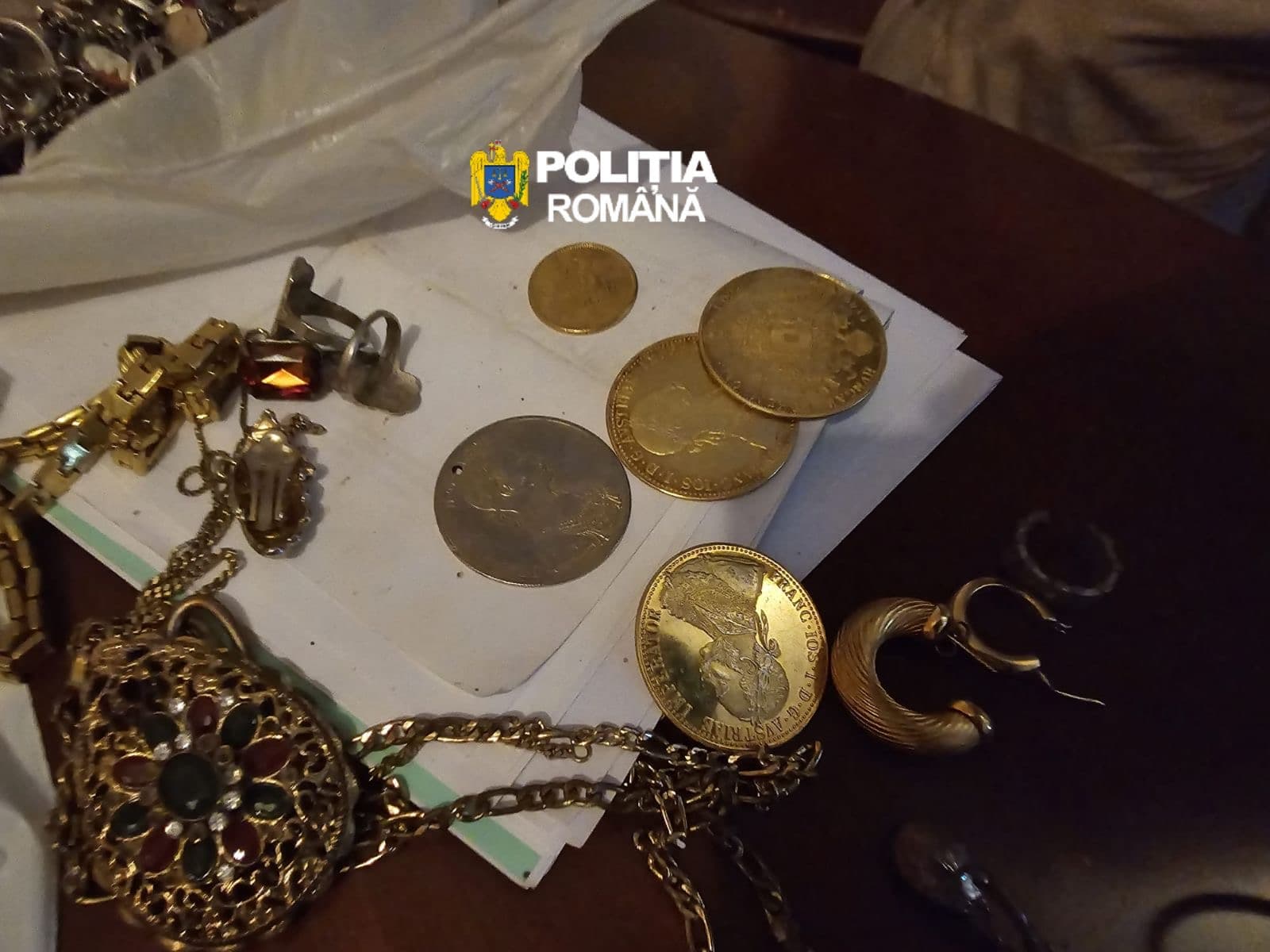 Percheziții de amploare în Teleorman: euro falși, camătă cu dobânzi de până la 50% și șantaj. 13 persoane duse la audieri