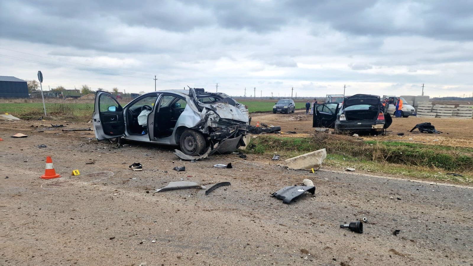 Accident grav pe DJ 503, la Blejești: șase bărbați răniți, trei încarcerați