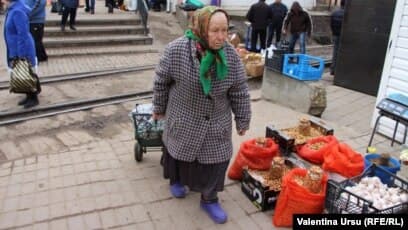 Pensionarii cu venituri mici vor primi 400 lei în plus în luna decembrie
