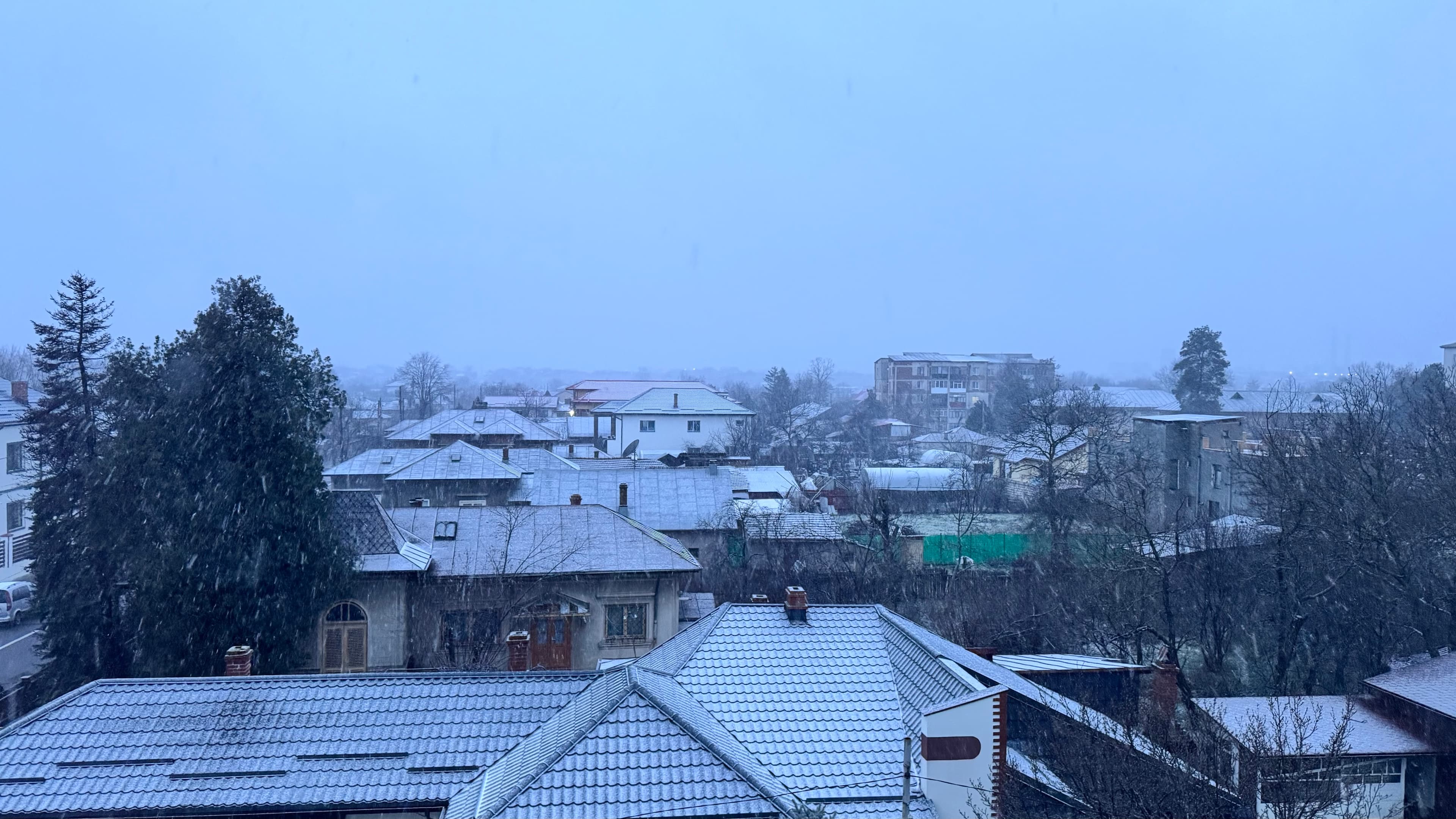 Prima zi de școală în Teleorman, sub ninsoare: bucuria copiilor și emoția unui nou început