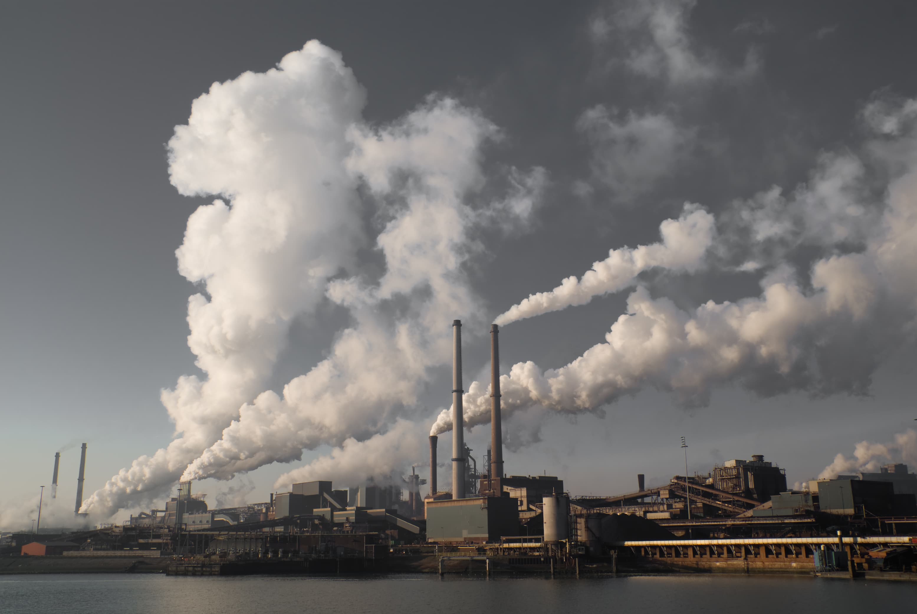 România și alte cinci state UE cer înghețarea certificatelor gratuite de CO2. Companiile se tem de relocări în afara UE