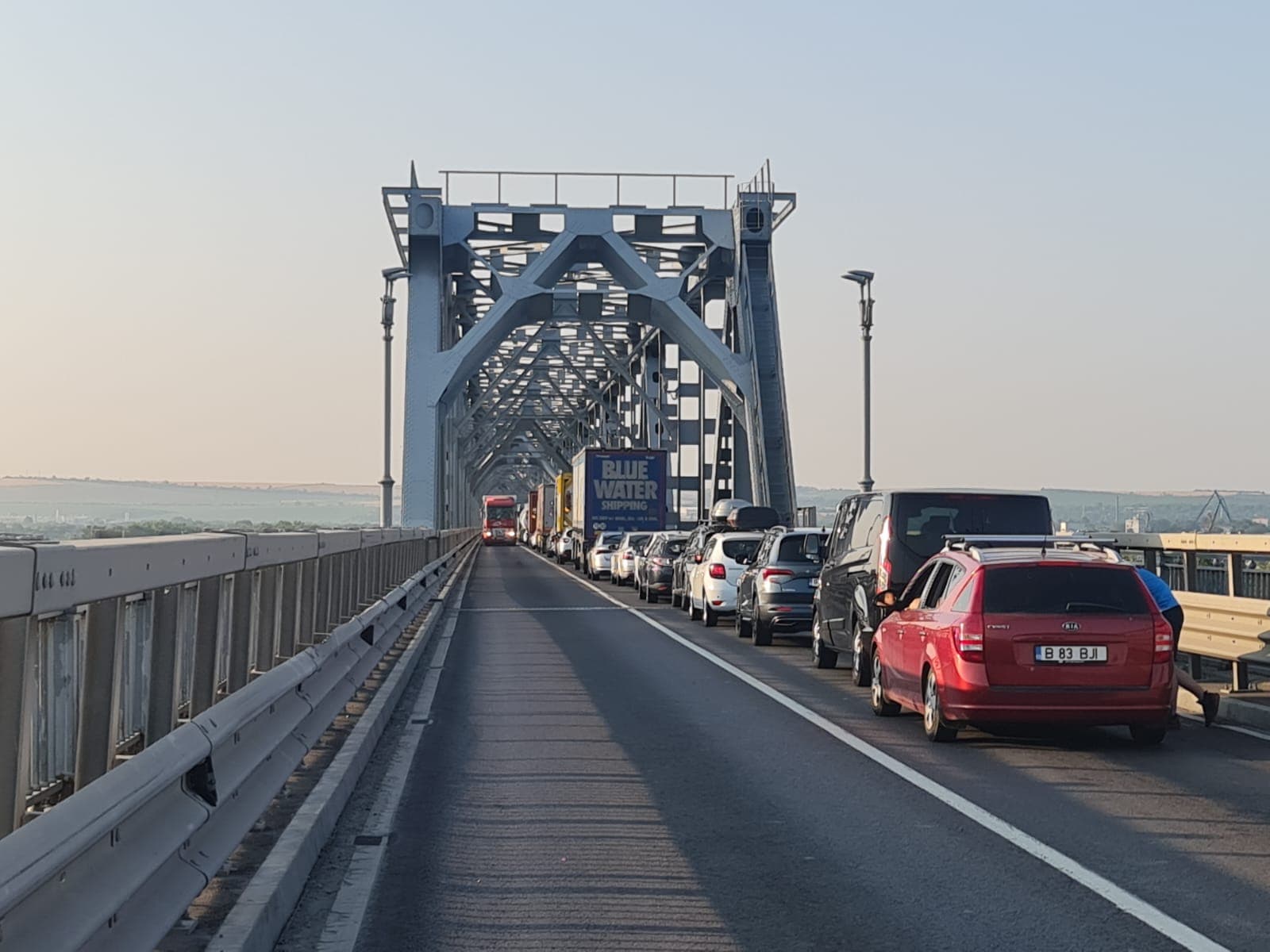 Podul Prieteniei va fi închis joi timp de cinci ore pentru efectuarea unor lucrări de reparaţii