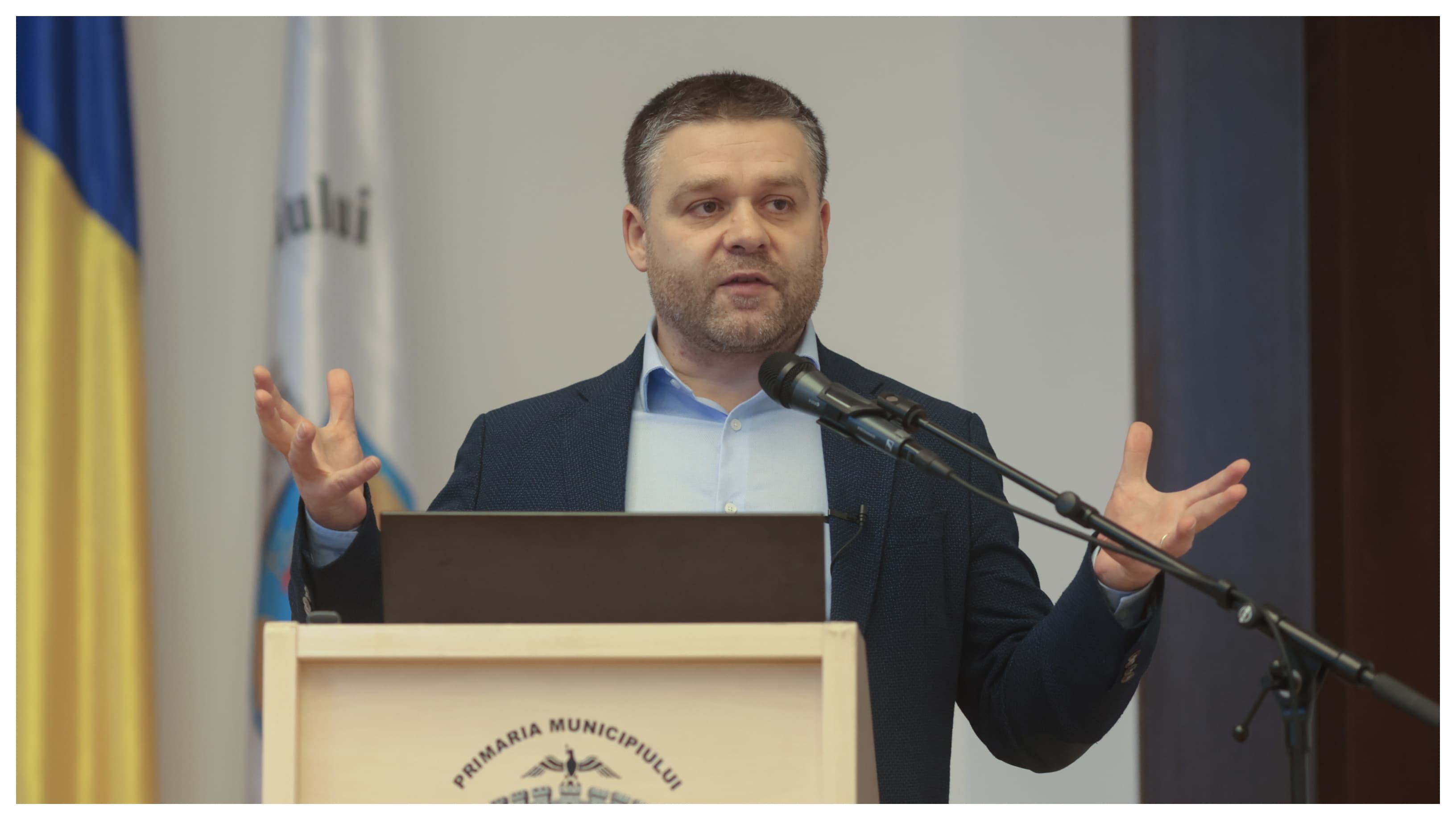 Ciucu explică de ce vrea ca bucureștenii care au mașini electrice și hibride să plătească parcare