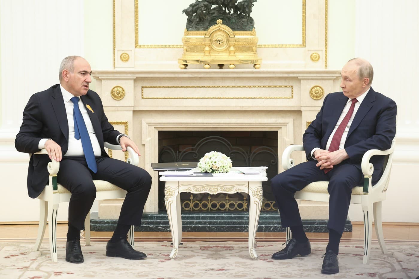 Putin îi spune premierului Armeniei că aderarea la UE e „imposibilă” și cere ca partide „proruse” să candideze la alegeri