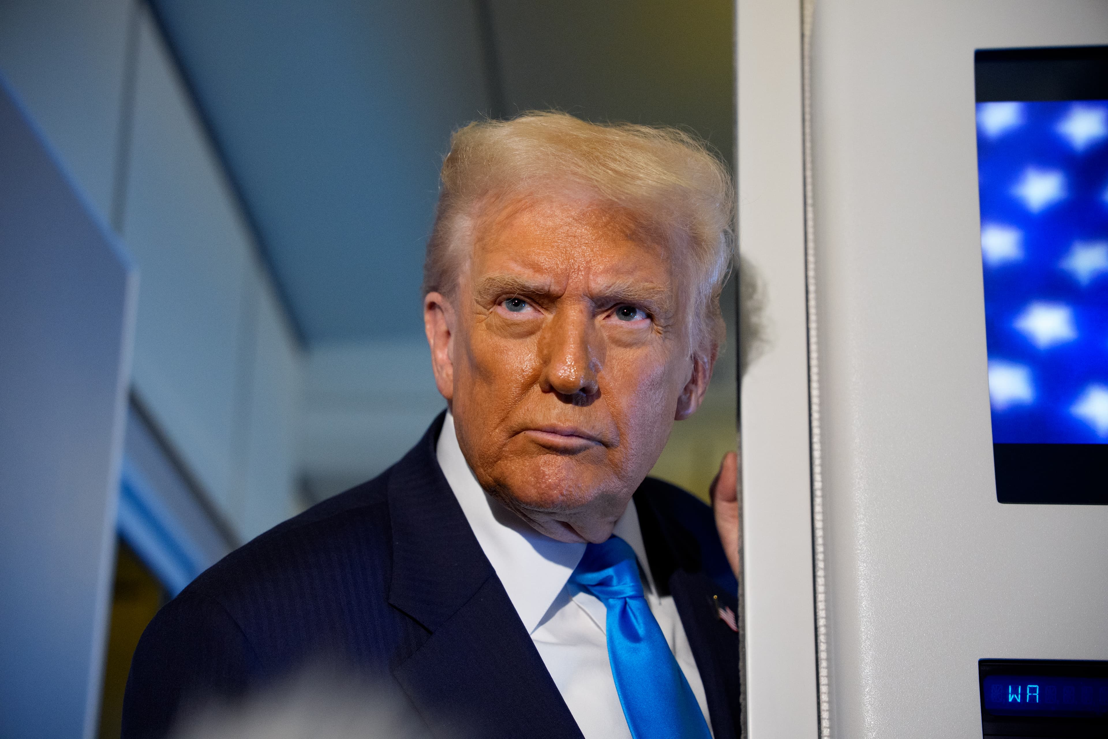 Donald Trump dă vina pe Iran pentru prăbușirea elicopterului Apache și amenință cu un răspuns: „Din necesitate”