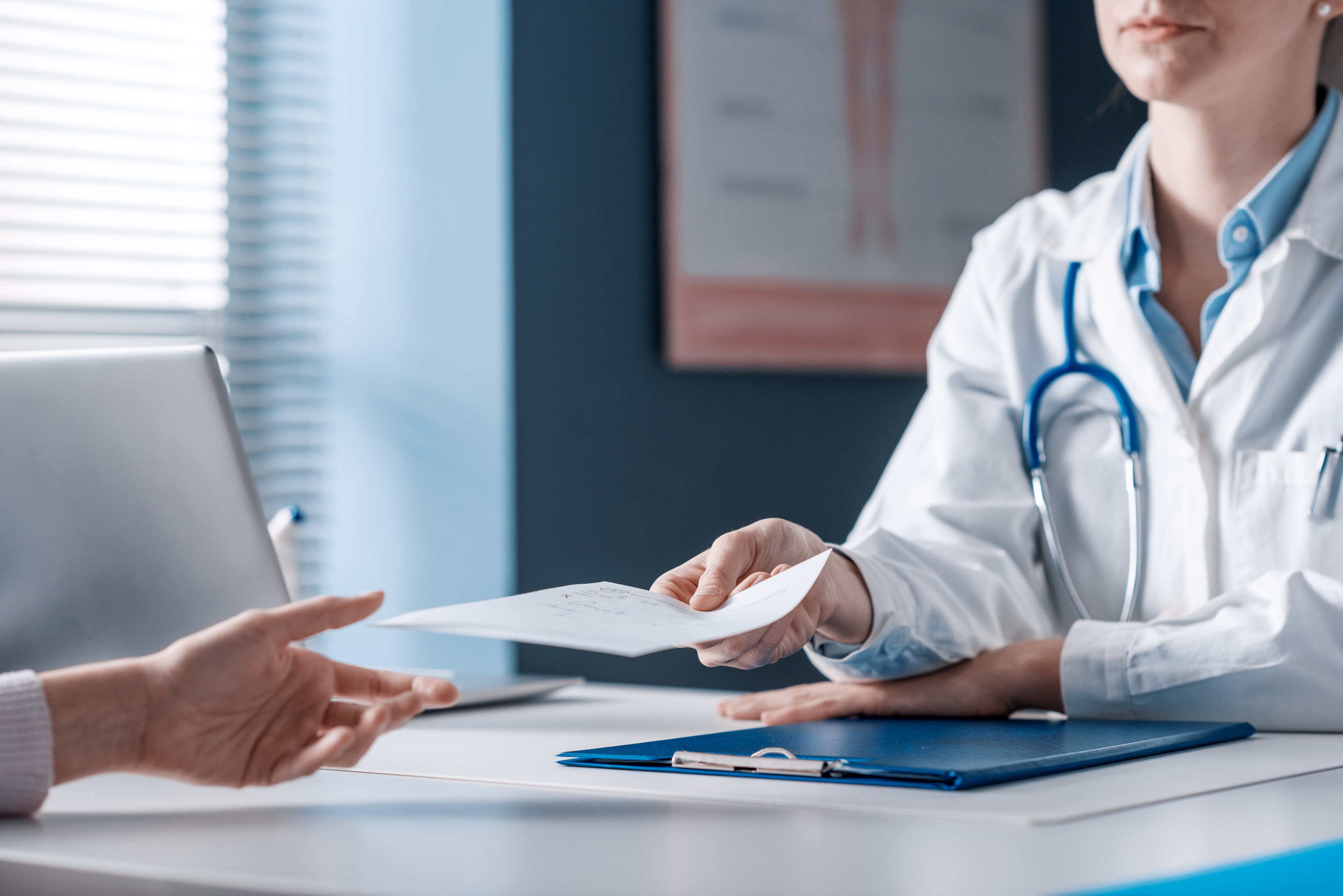 Ce analize și consultații sunt gratuite în 2026. Lista serviciilor medicale decontate inclusiv pentru persoanele neasigurate