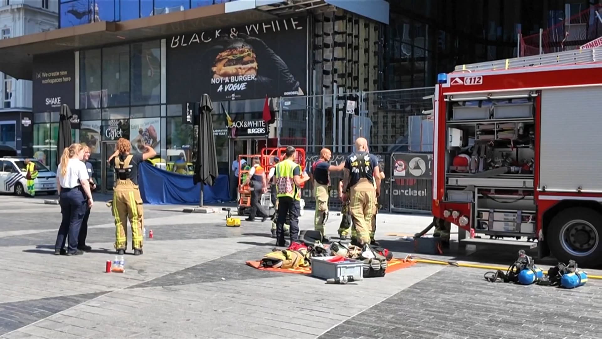 Un român a murit și altul a fost rănit în incendiul izbucnit la o clădire din Bruxelles. Anunțul MAE
